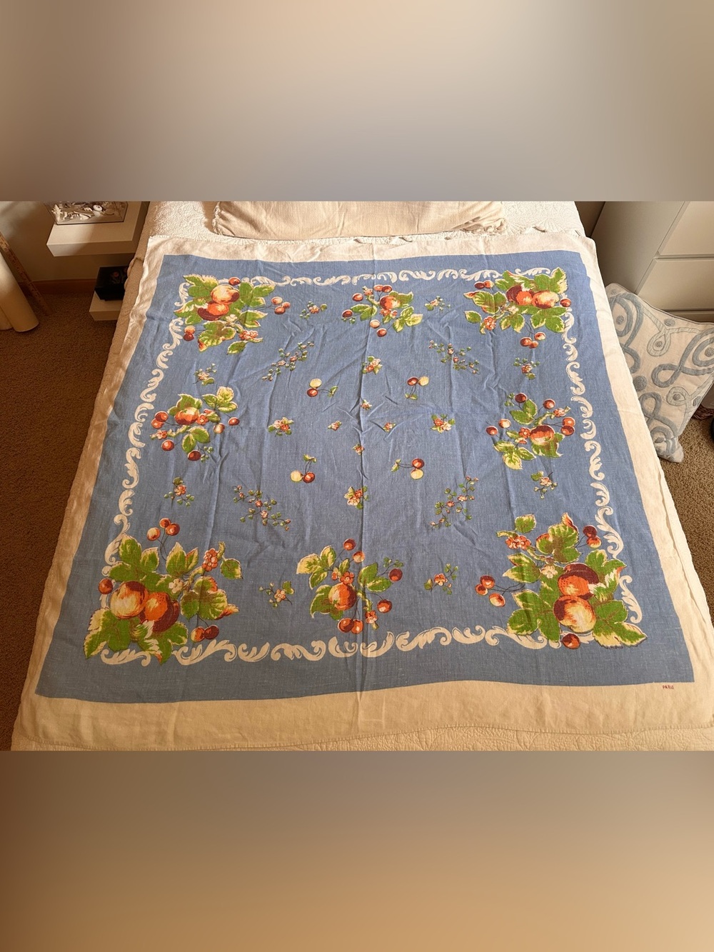 French Vintage Apple Tablecloth!  Perfect!